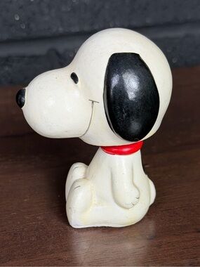 Snoopy Dog Bobble Head Figurine   - vintage bobble head collectibles